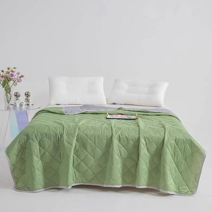 Dual-Sided Lightweight Quilted Cooling Blanket in Polyester for Summer | Quilted Cooling Cover for Summer | Cooling Blankets