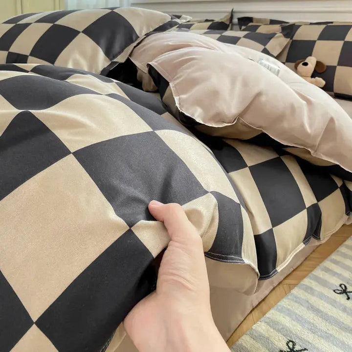 Checkered 4-Piece Bedding Set with Duvet Cover, Sheet, Pillowcases | Checkered Style, Soft Polyester | Bedding Sets