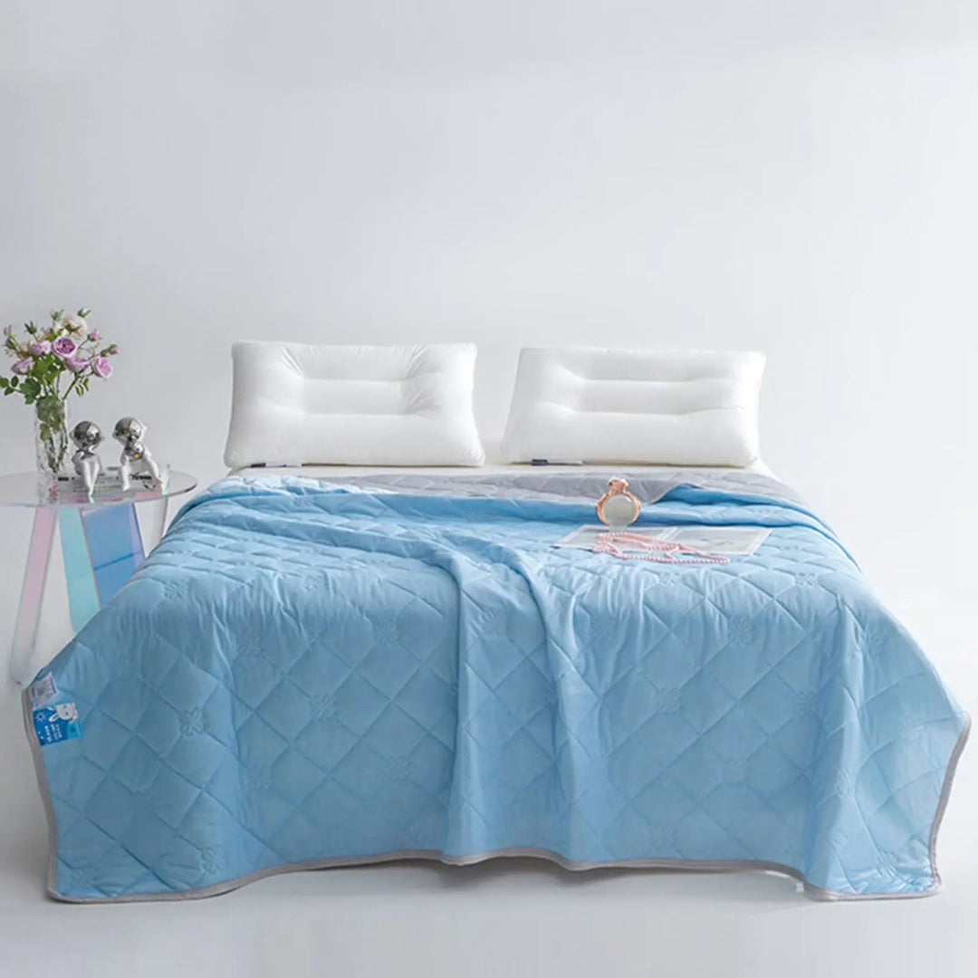 Dual-Sided Lightweight Quilted Cooling Blanket in Polyester for Summer | Quilted Cooling Cover for Summer | Cooling Blankets
