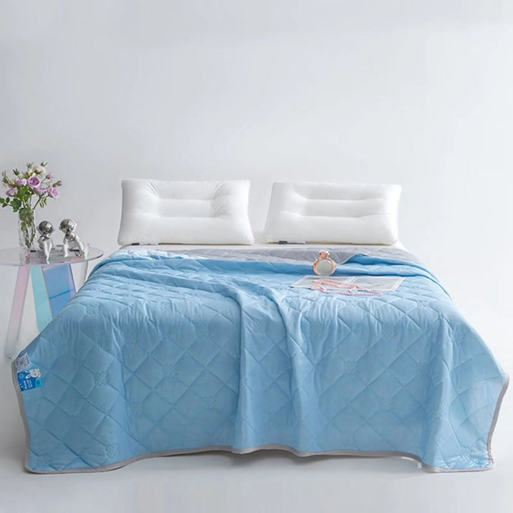 Dual-Sided Lightweight Quilted Cooling Blanket in Polyester for Summer | Quilted Cooling Cover for Summer | Cooling Blankets