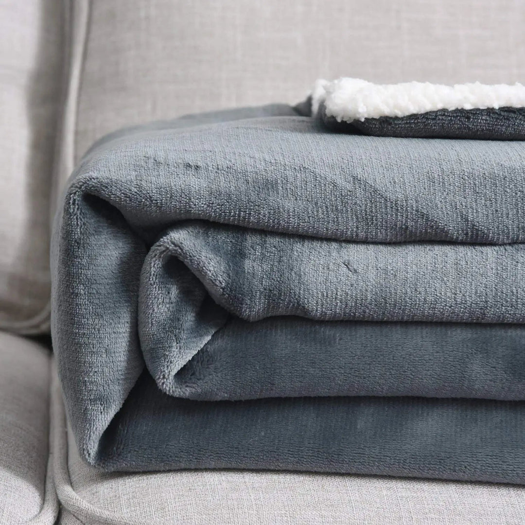 Double-Sided Sherpa Quilt Cover Throw Blanket for Winter | Plush Sherpa Warmth, Two Sides | Throw Blankets