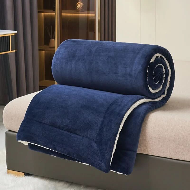 Reversible Sherpa and Fleece Blanket for Bed and Sofa in Four Sizes | Two Textures: Fleece and Sherpa | Throw Blankets