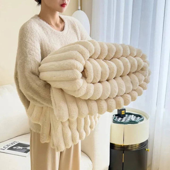 Soft Faux Fur Blanket for Bed and Couch, Lightweight Cozy Throw | Plush Faux Fur, Light to Carry | Throw Blankets