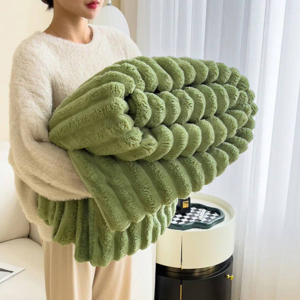 Soft Faux Fur Blanket for Bed and Couch, Lightweight Cozy Throw | Plush Faux Fur, Light to Carry | Throw Blankets