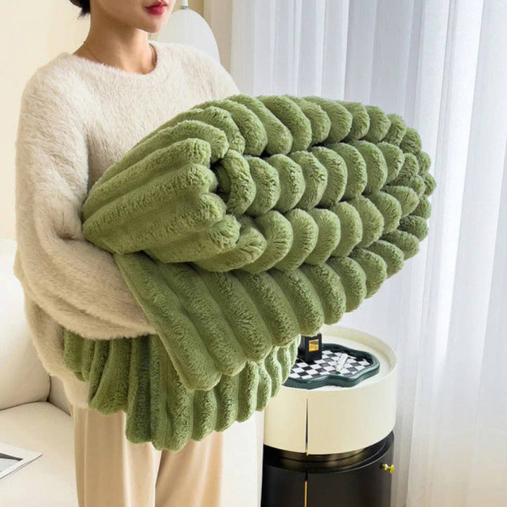Soft Faux Fur Blanket for Bed and Couch, Lightweight Cozy Throw | Plush Faux Fur, Light to Carry | Throw Blankets